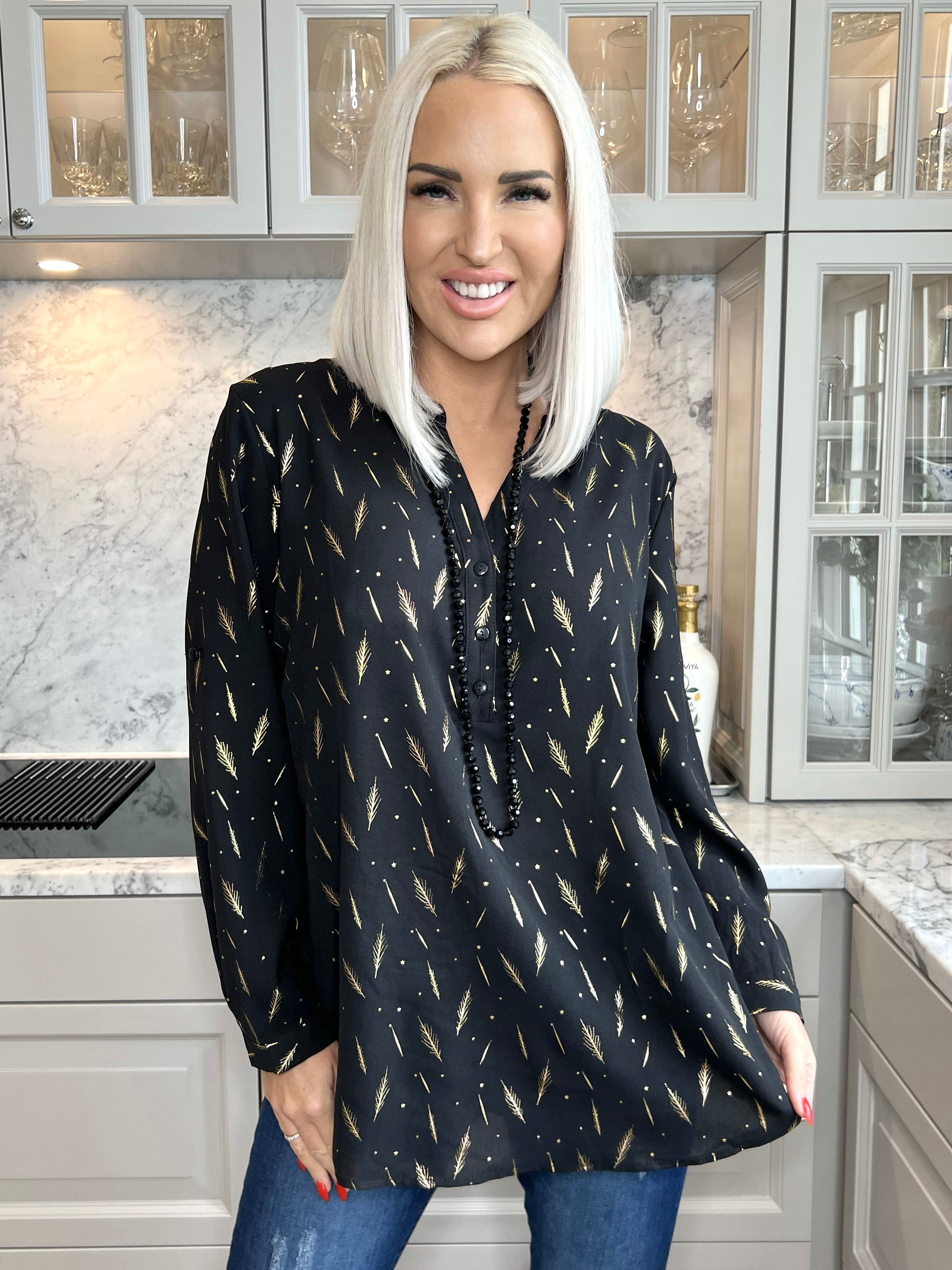 Lina - Fin skjorta med gulddetaljer